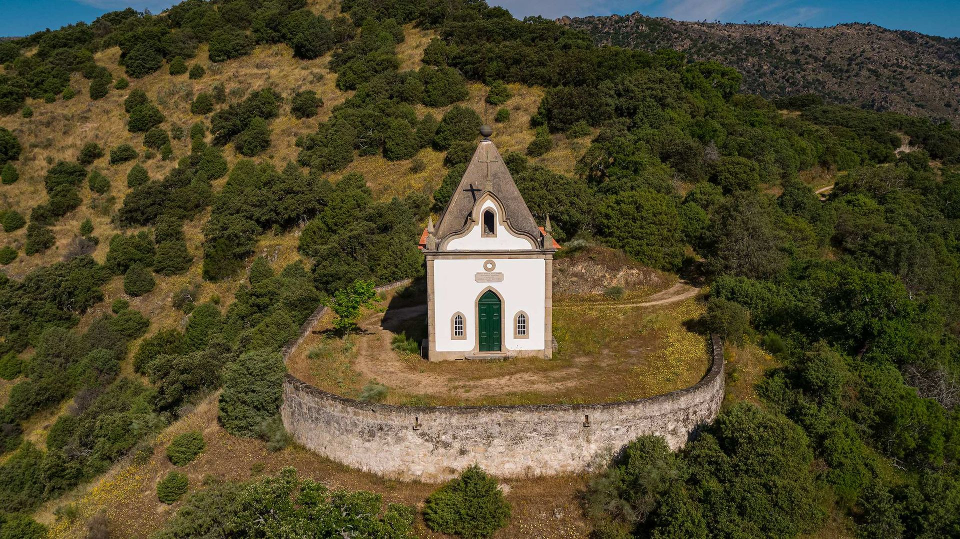 La chapelle de Vale Meão au milieu des vignes